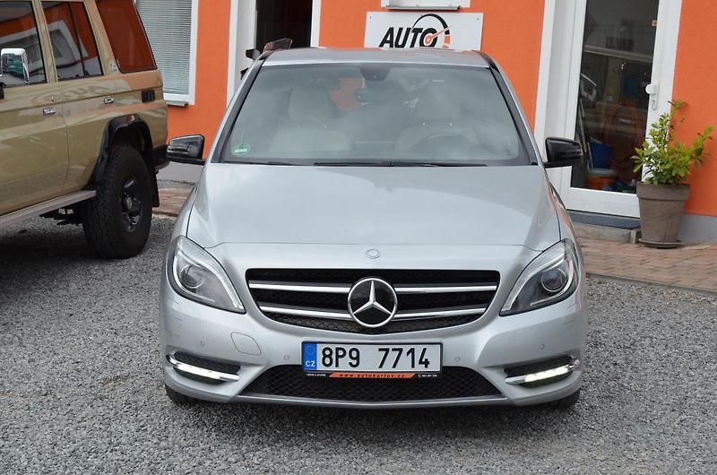 Mercedes-Benz Třídy B (2014) B 180 CDi / NAVI / Bi-XENON - fotka 2 z 33