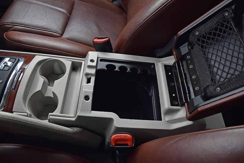 Jeep Commander 3.0 CRD V6 AT 4WD LIMITED,7SED - fotka 27 z 50