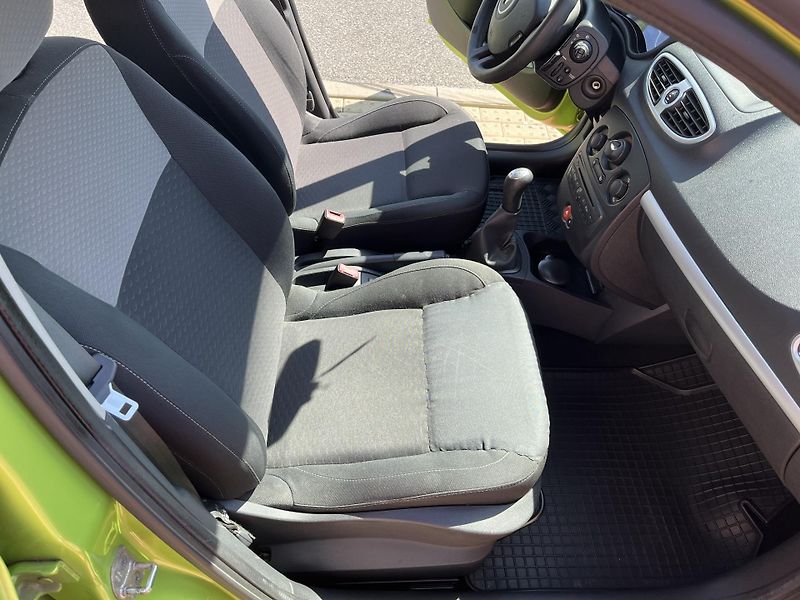 Renault Clio 1.2i 92100 km ČR - fotka 15 z 30
