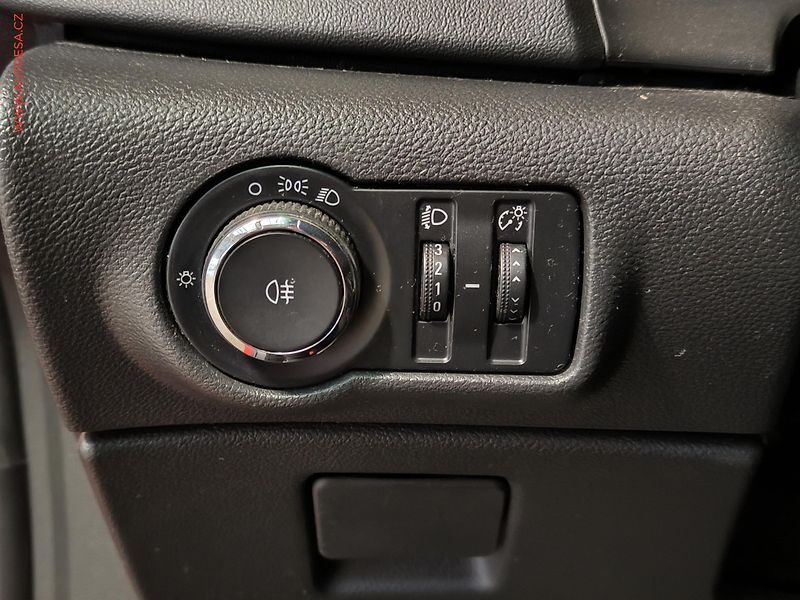 Opel Astra (2011) 1.4i, AC - fotka 16 z 17