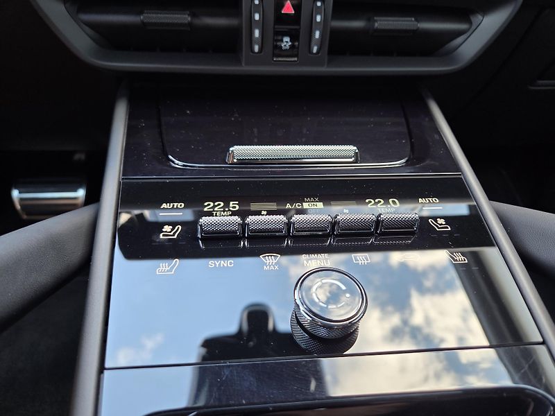 Porsche Cayenne Coupe 260kW Black Edition - fotka 38 z 48