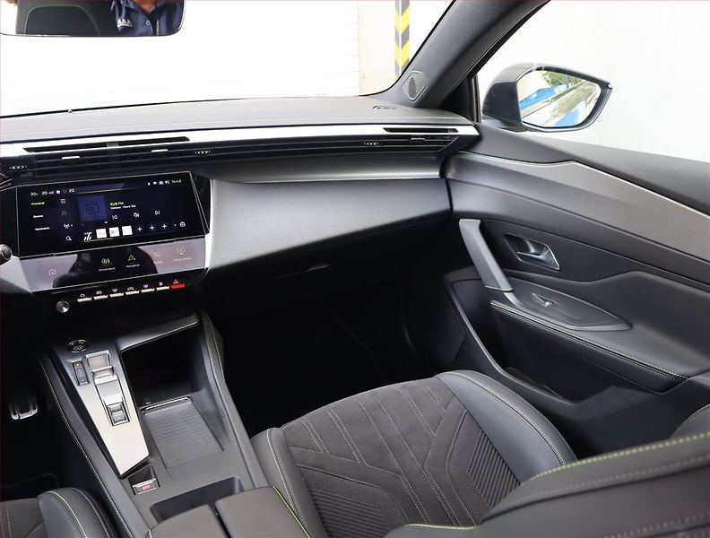 Peugeot 308 (2023) GT 1.2 PureTech - fotka 8 z 25