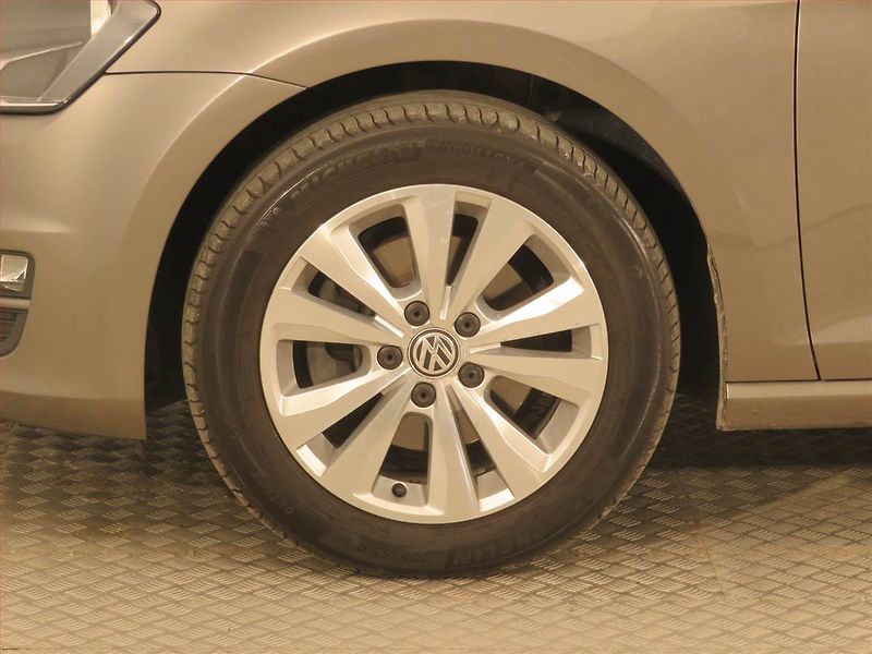 Volkswagen Golf (2016) 1.6 TDI, Automat, Serv.kniha - fotka 15 z 17