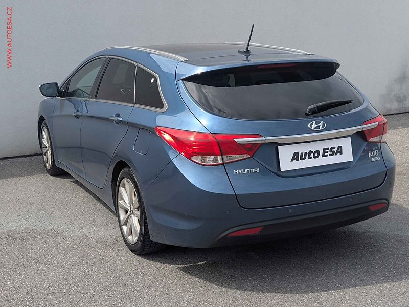 Hyundai i40 (2012) 1.7CRDi, Bixen, navi, park - fotka 6 z 16