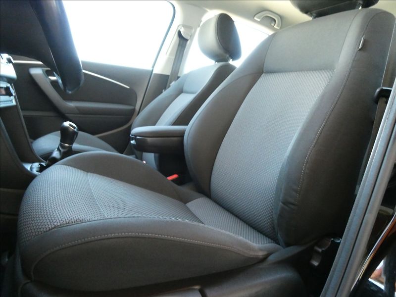 Volkswagen Polo 1,2 TSi 66kW HIGHLINE,serviska - fotka 32 z 39