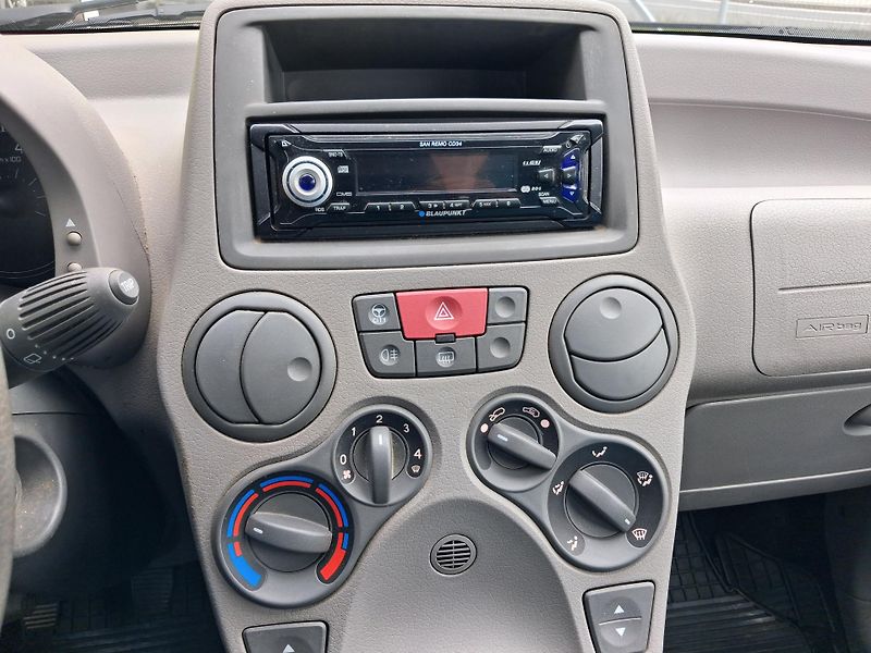 Fiat Panda (2003) 1,2i 44kw SERVISKA NOVÁ STK - fotka 22 z 29