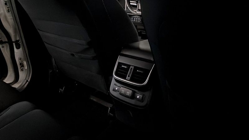 Subaru Outback 2.5i 4WD Active + tažné - fotka 21 z 24