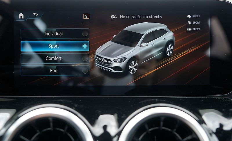Mercedes-Benz GLA 200d Progressive/AT9/MBUX - fotka 42 z 46