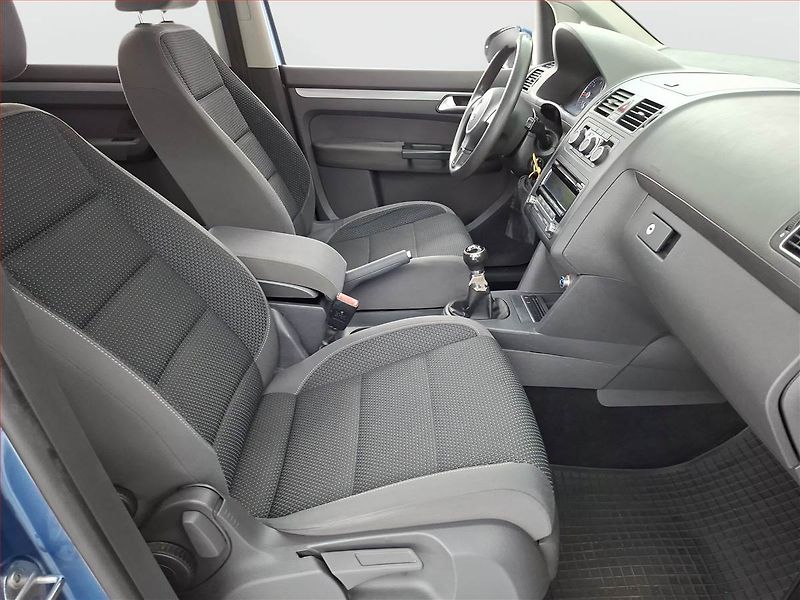 Volkswagen Touran (2011) 1.6 TDI, nová STK - fotka 9 z 14
