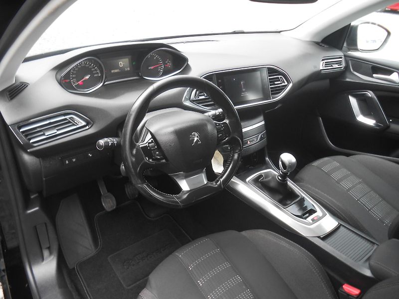 Peugeot 308 1.6HDi, KAMERA,NAVI,FULL LED! - fotka 25 z 40