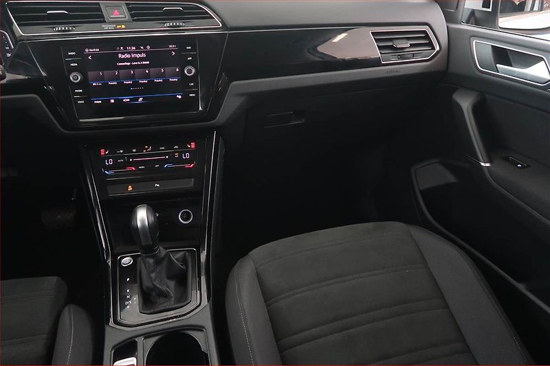 Volkswagen Touran (2023) 2.0 TDI - fotka 8 z 18