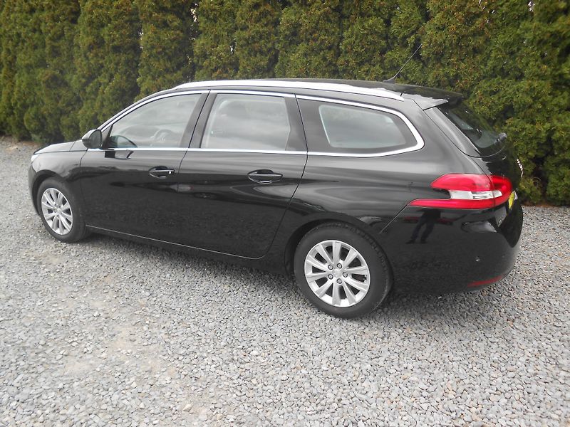 Peugeot 308 1.6HDi, KAMERA,NAVI,FULL LED! - fotka 39 z 40