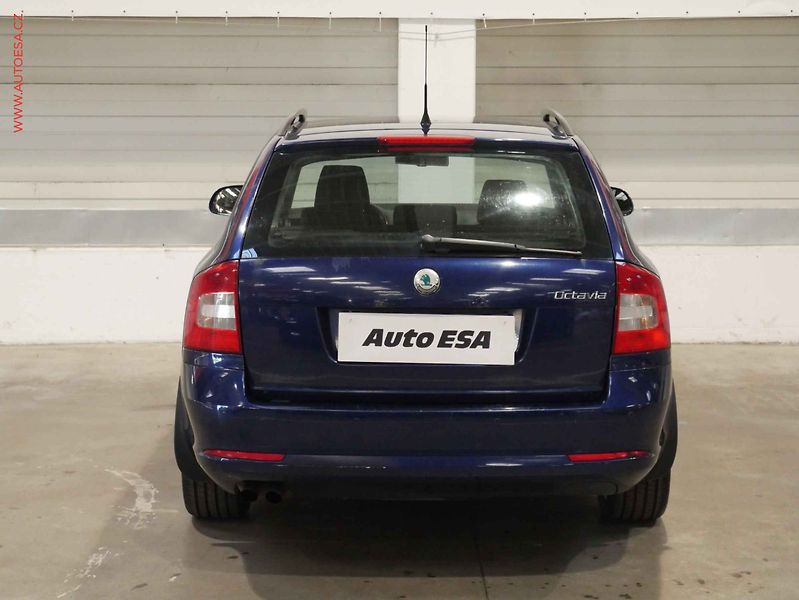 Škoda Octavia (2010) 2.0 TDi, Elegance, xenon - fotka 5 z 16