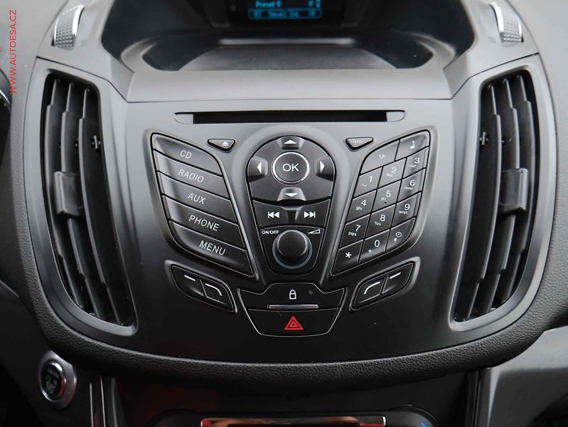 Ford Kuga (2015) 2.0TDCi 4x4, 2.maj,ČR - fotka 16 z 19