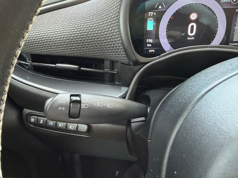 Fiat 500 LaPrima 3+1 42 kWh - fotka 29 z 38