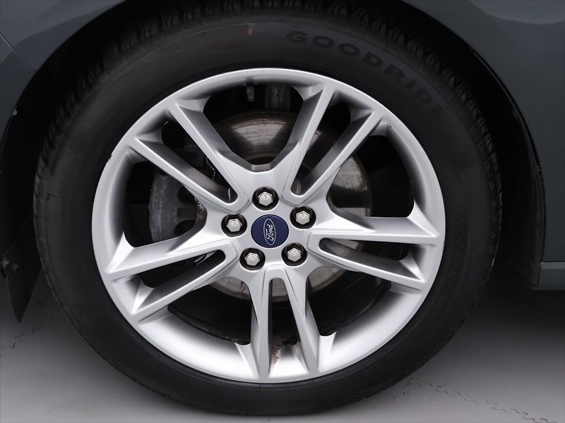Ford S-MAX 2,0 TDCI 140kW Aut. Titanium - fotka 25 z 32