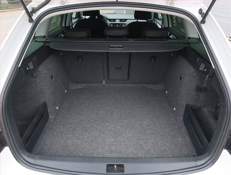 Škoda Octavia (2015) 1.6 TDI, Xenony, Tempomat - fotka 13 z 22