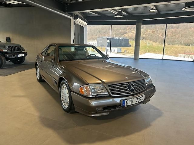 Mercedes-Benz SL (1990) 500 kabriolet - fotka 5 z 26