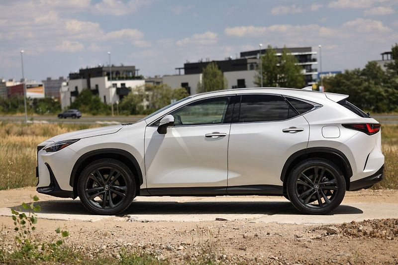 Lexus NX 350h 350H 2,5 HEV PRESTIGE TECH PLU - fotka 29 z 29