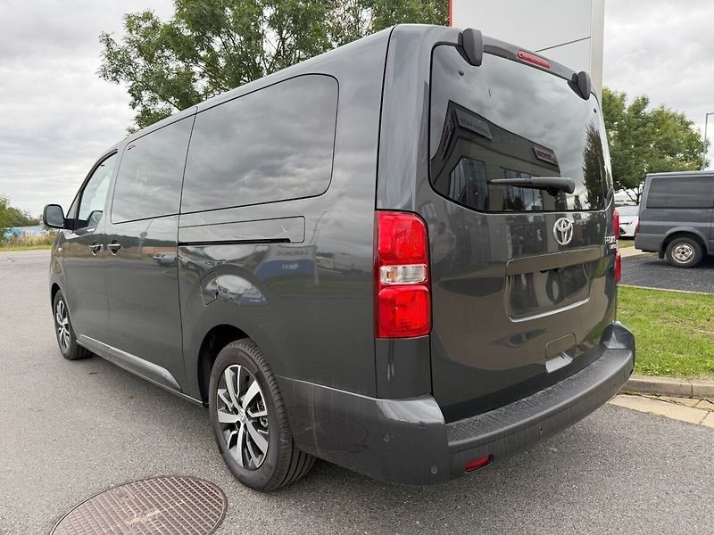 Toyota ProAce Verso L2 2.2D 8AT Family Executive W - fotka 4 z 13