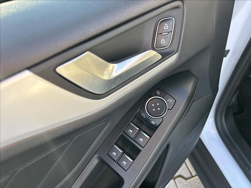 Ford Focus 1,5 Ecoblue 88 kW Titanium DPH - fotka 17 z 31