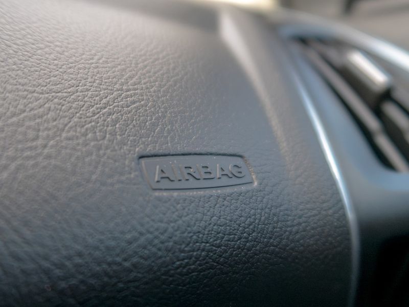Ford Focus (2012) 1.6i 16V 110KW – VÝBAVA! - fotka 34 z 46