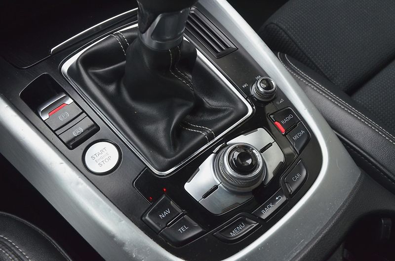 Audi Q5 (2015) 2.0 TDi 140kW Quattro S-LINE - fotka 37 z 45