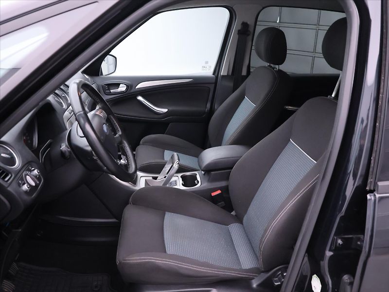 Ford S-MAX 2,0 TDCI 103kW Aut.klima - fotka 11 z 27