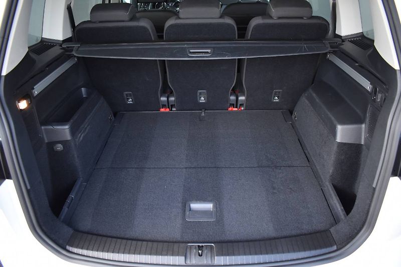 Volkswagen Touran (2022) 1.5TSI 110kW,tažné,záruka,LED - fotka 15 z 25