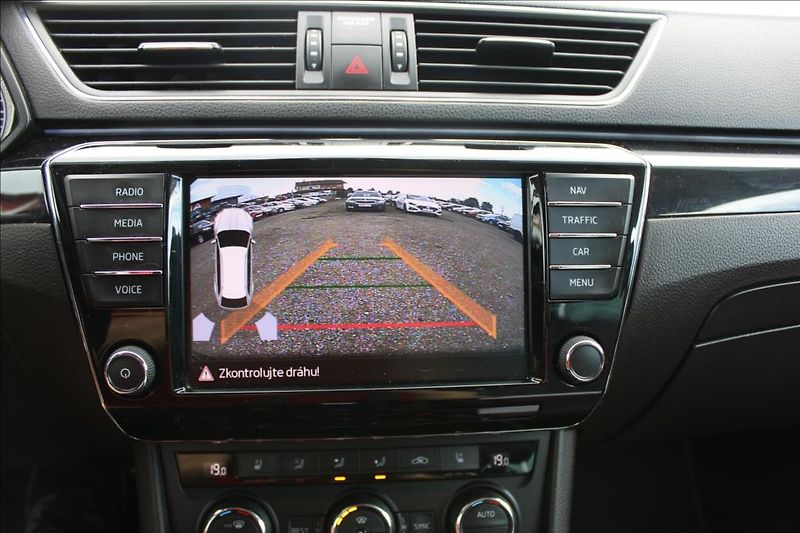 Škoda Superb 2,0 TDi  L&K, 140KW, DSG, ČR - fotka 29 z 46