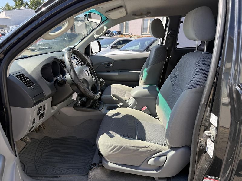 Toyota Hilux 2,5 Extra Cab - fotka 7 z 14
