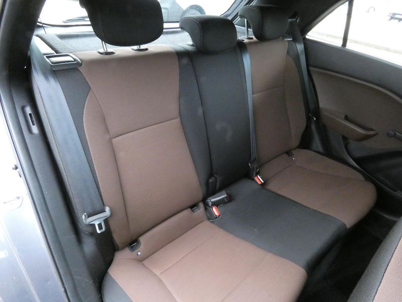 Hyundai i20 1,2 /55kW - fotka 27 z 30