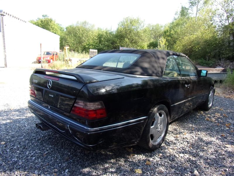 Mercedes-Benz Třídy E (1995) 320 E 162kW PŘEDRENOVAČNÍ STAV - fotka 5 z 18