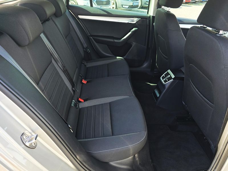 Škoda Octavia 1.4TSI ELEGANCE 100% STAV 1Maj - fotka 18 z 31