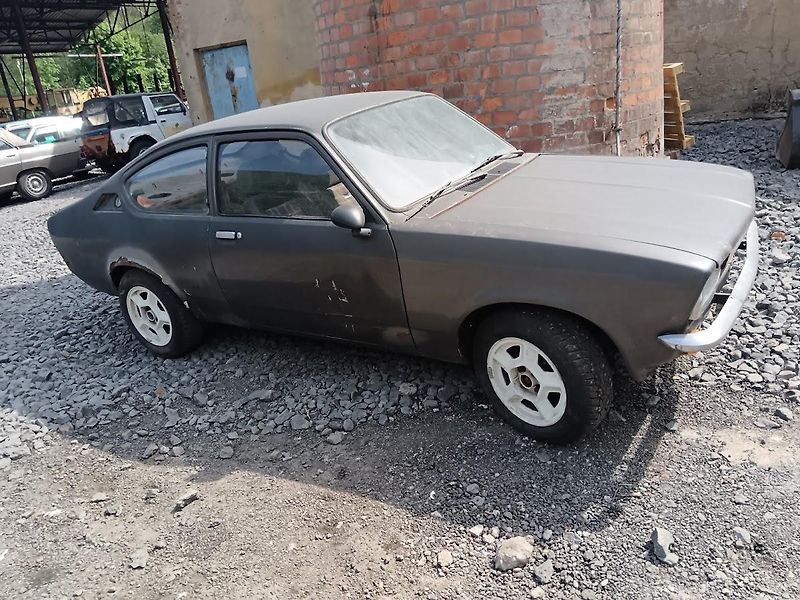 Opel Kadett (1977) GT coupe bez motoru - fotka 2 z 16
