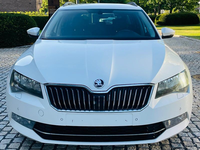 Škoda Superb 2.0TDI 1MAJITEL TAŽNÉ SERVISKA - fotka 6 z 44