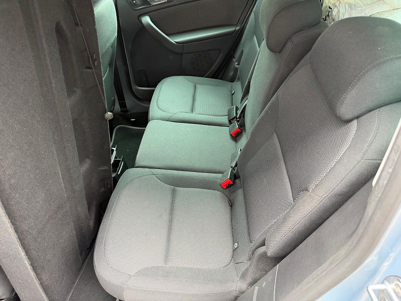 Škoda Yeti  2,0 TDI servis.k + sada pneu  - fotka 12 z 31