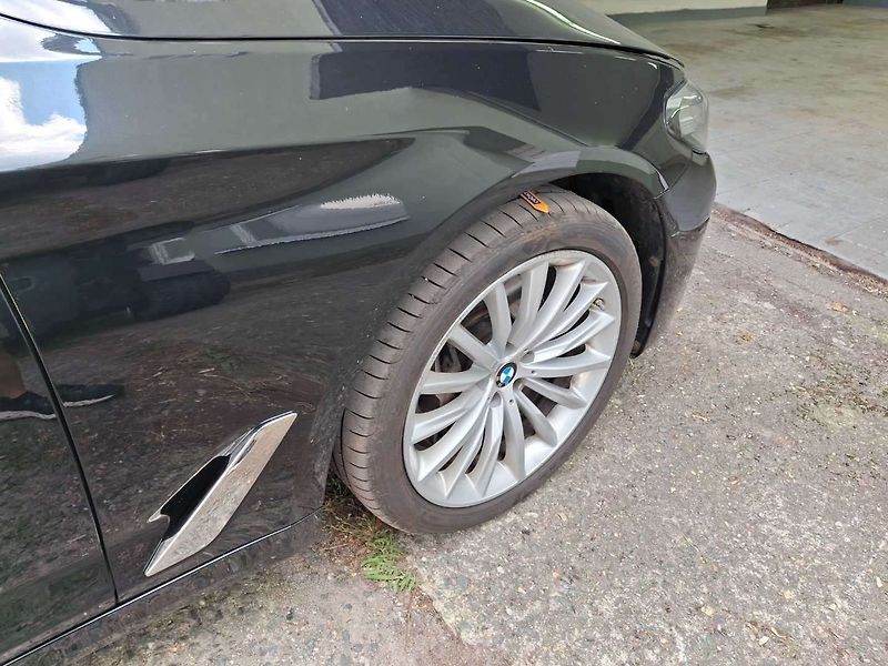 BMW Řada 5 530d xDrive AT Touring - fotka 47 z 71