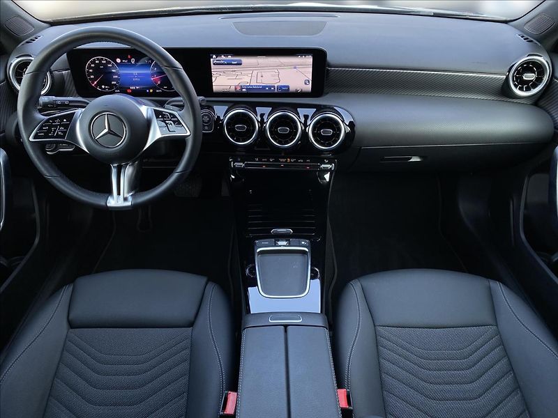Mercedes-Benz Třídy A A 200 Progressive - fotka 12 z 26