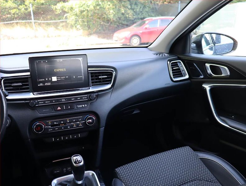 Kia Ceed (2019) Platinum 1.6 CRDi, Navi - fotka 8 z 18