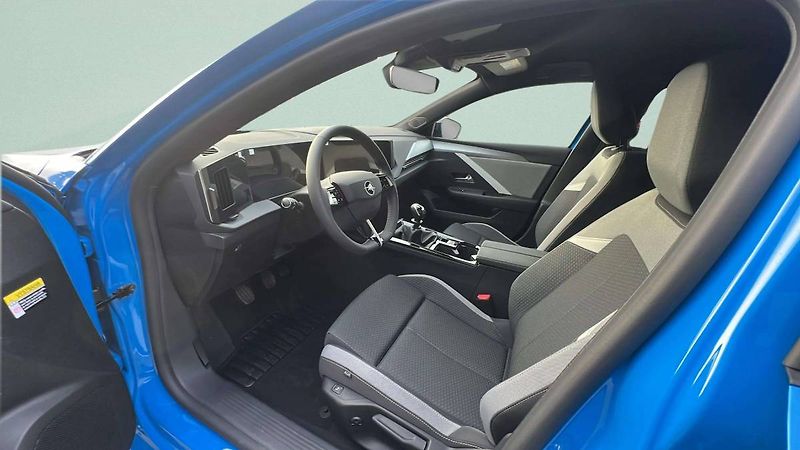 Opel Astra Edition HB 1.2 TURBO (96kW/130 - fotka 15 z 26