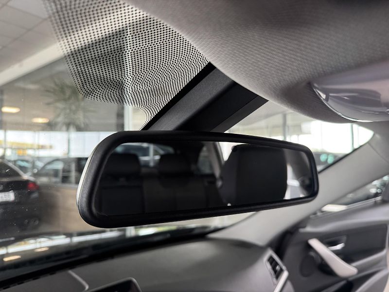 BMW Řada 3 320d 140kW*AUT*LED*Nav*El.Kufr - fotka 17 z 33