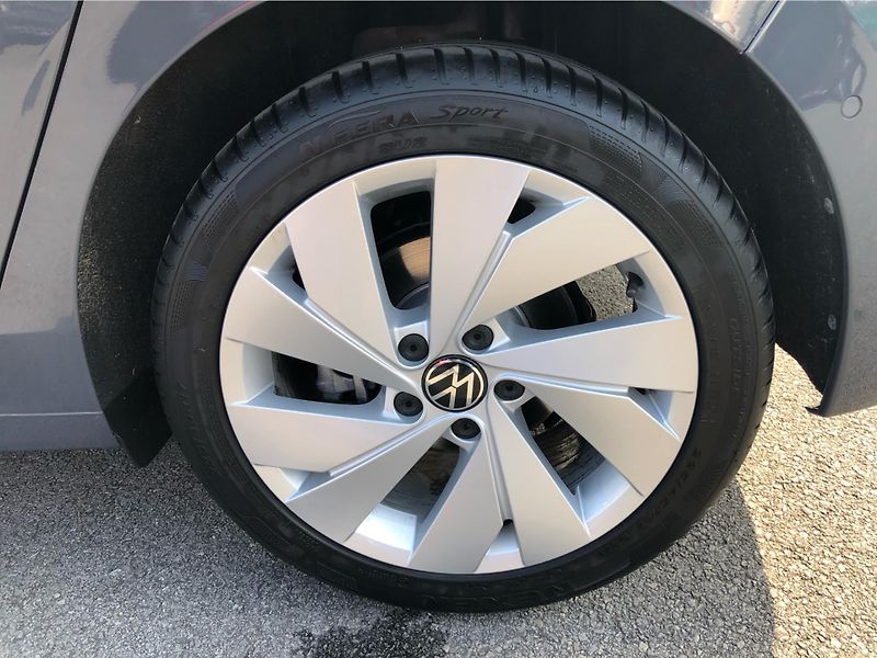 Volkswagen Golf 1.5 TSi LIFE - fotka 14 z 28
