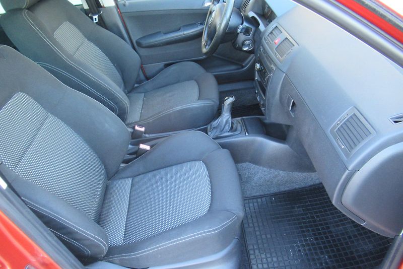 Škoda Fabia 1.2i 12V KLIMA VYHŘÍV. SEDAČKY - fotka 11 z 19