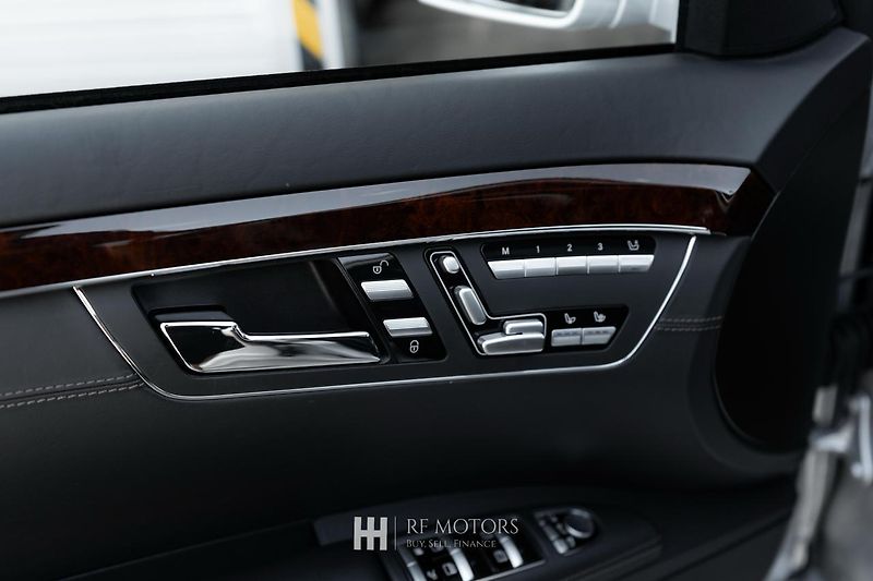 Mercedes-Benz Třídy S (2013) AMG S 63 5.5 V8 Biturbo - fotka 23 z 56