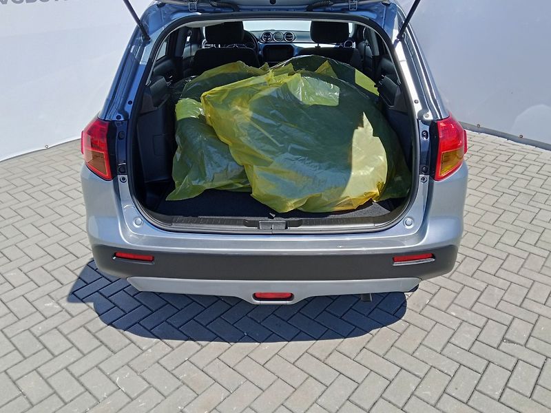 Suzuki Vitara (2015) 1.6 VVT 4x4! Kamera! 2sady kol - fotka 9 z 33
