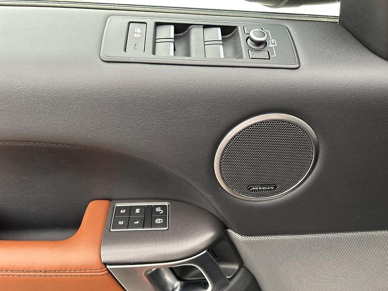 Land Rover Range Rover Sport 4.4 SDV8 4x4 HSE - fotka 18 z 26