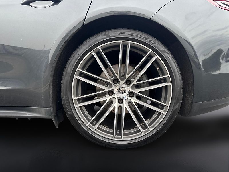 Porsche Panamera 4S - fotka 12 z 30