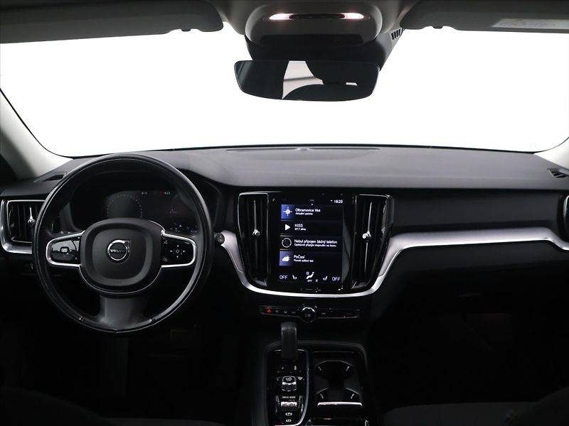 Volvo V60 2,0 T6 186kW 4x4 MomentumPro - fotka 21 z 28