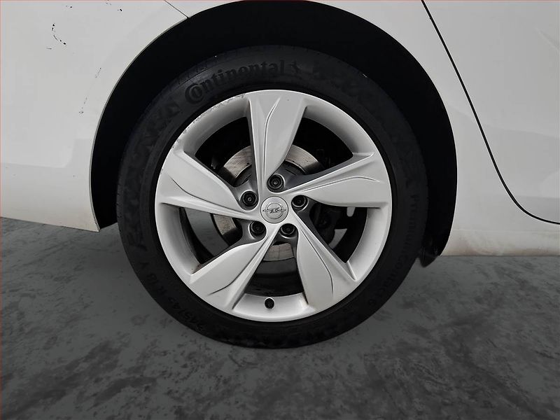 Opel Insignia (2018) 2.0 CDTI, Kůže, Navi, Tempomat - fotka 15 z 17